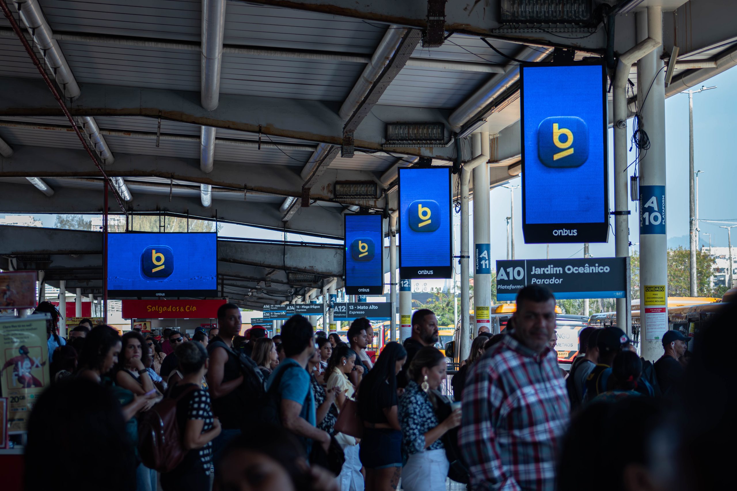 Como anunciar em ônibus e terminais no Brasil